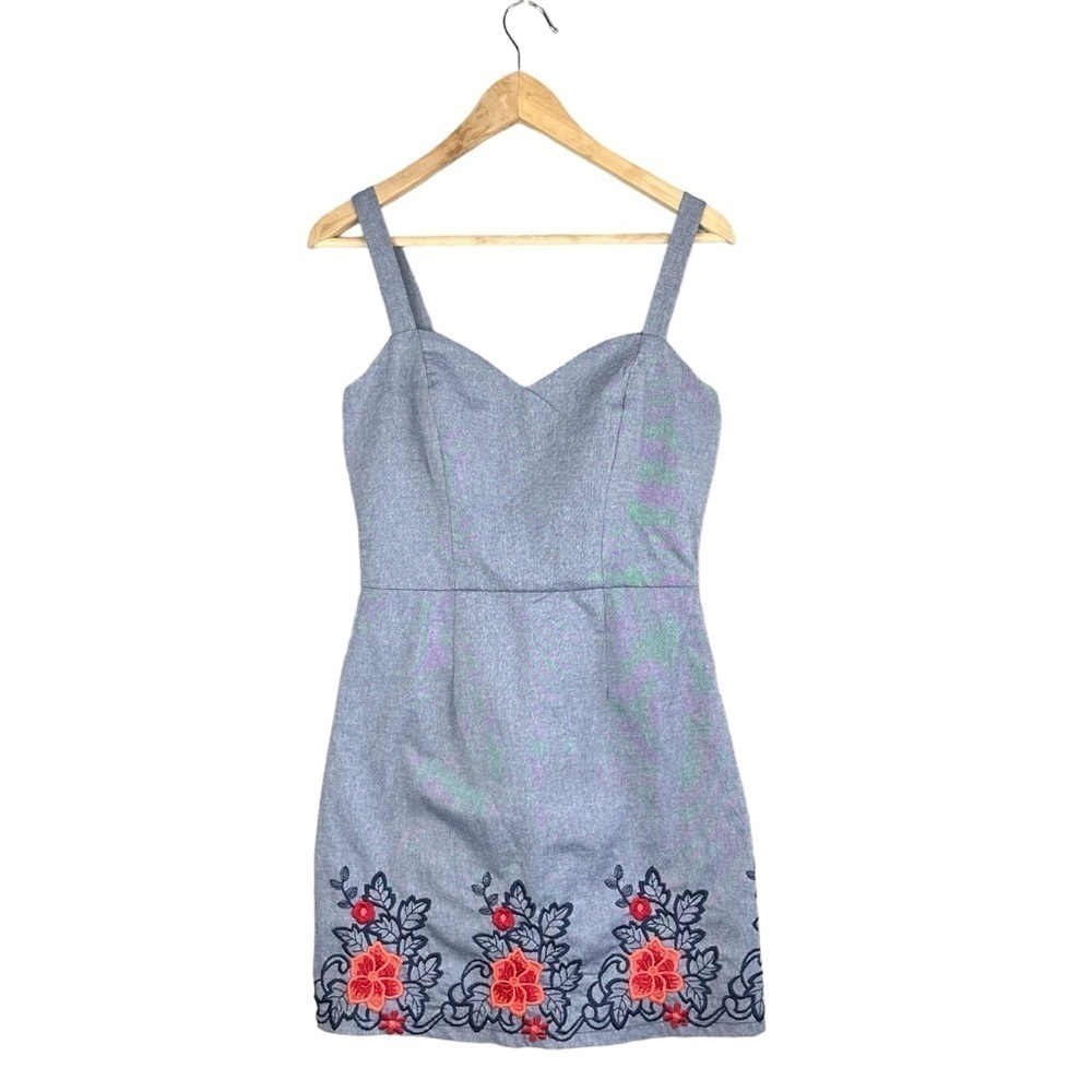Francesca's Collections Denim Chambray Embroidered Floral size small - Picture 3 of 11